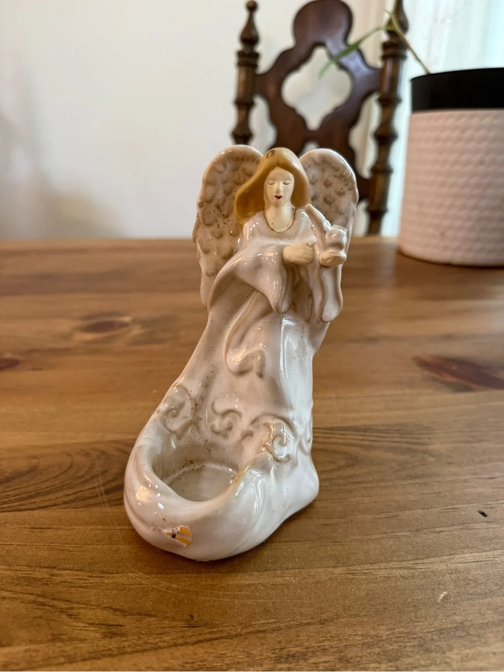 Yankee Candle Ceramic Angel Figurine in Cream with Gold Tones